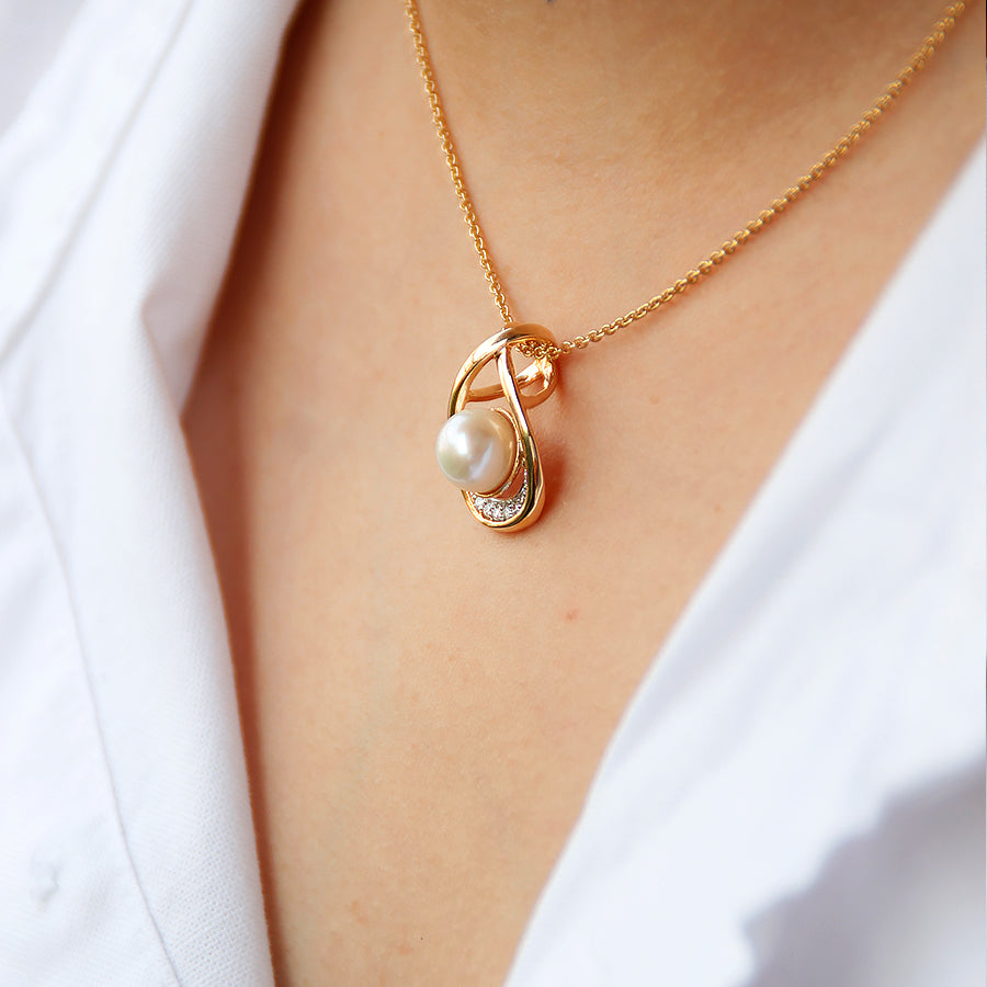 Classic Pearl Diamond Pendant